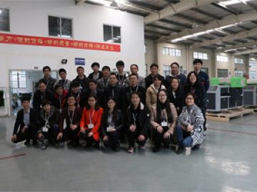 總部的B2B工作人員，1 2018年