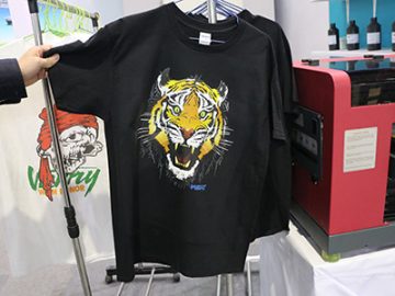 Black T shirt display